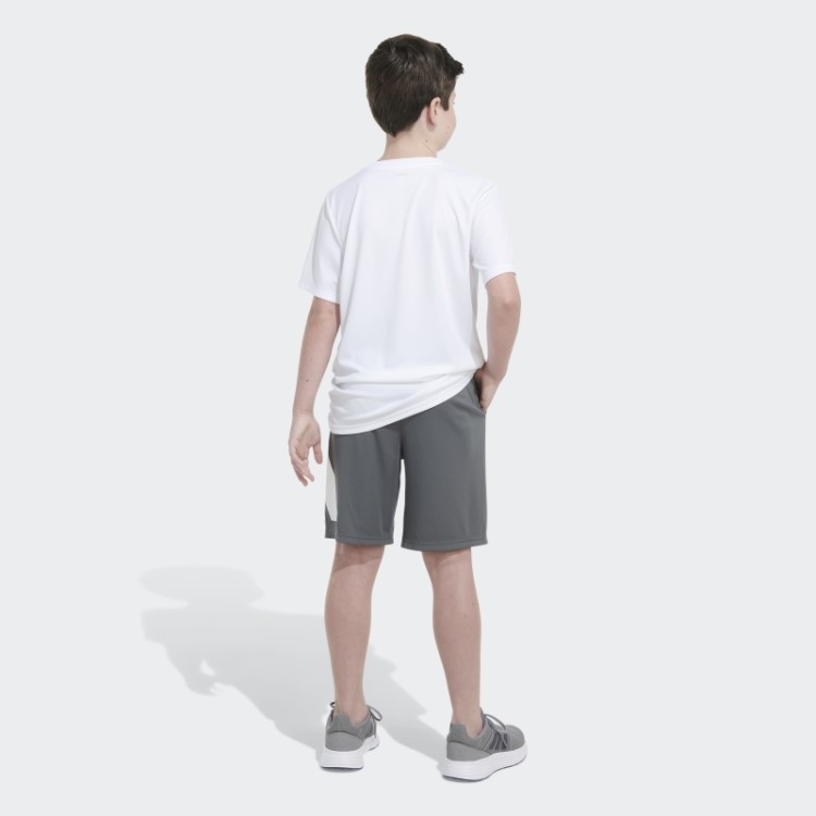 Shorts Essentials Com Logo Lateral Cinza Médio Adidas