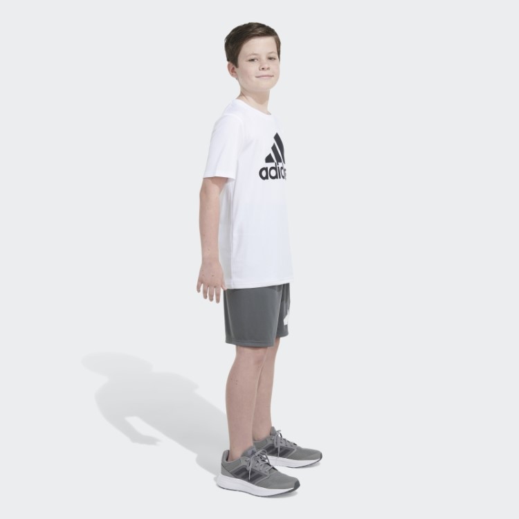 Shorts Essentials Com Logo Lateral Cinza Médio Adidas