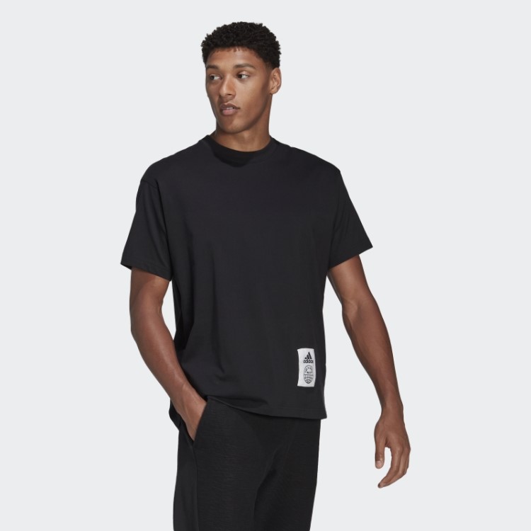 Camiseta Preta Grande Emblema Da Adidas (gênero Neutro)