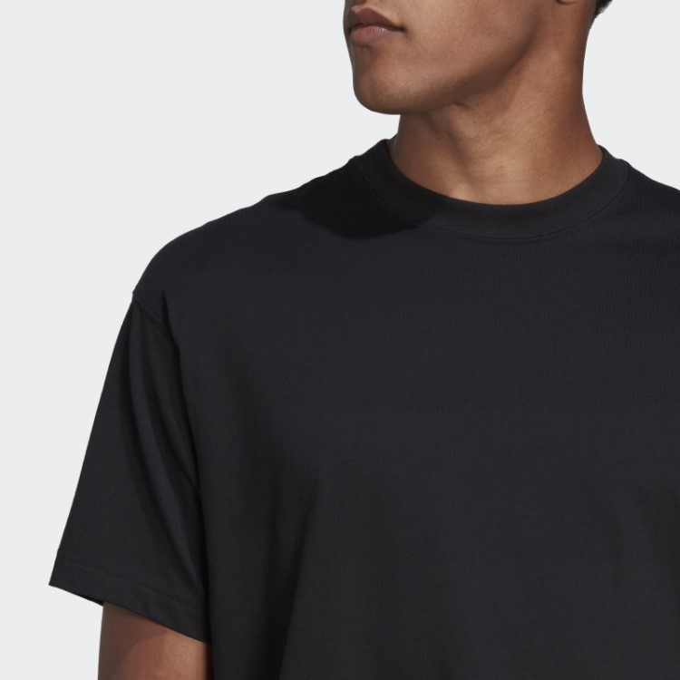 Camiseta Preta Grande Emblema Da Adidas (gênero Neutro)