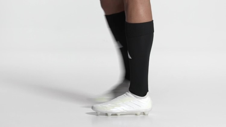 Bota Branca Copa Pure+ Firme Adidas