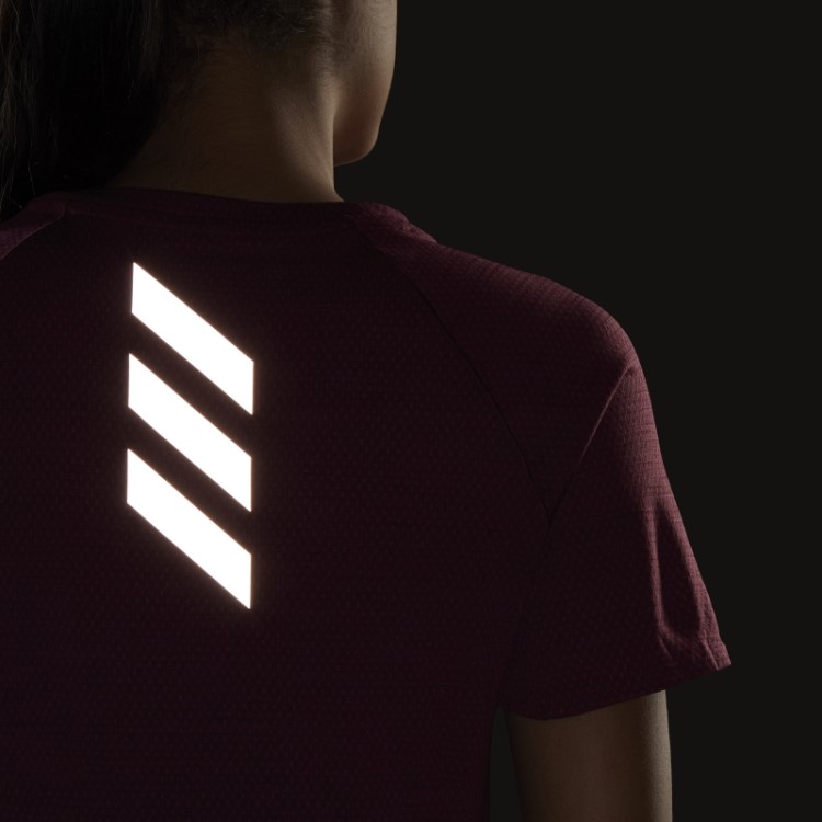 Carmesim Possui A Camiseta Run Adidas