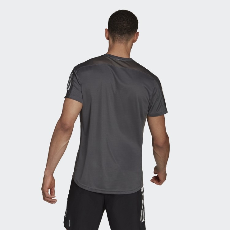 Possui A Camiseta Run Cinza Adidas