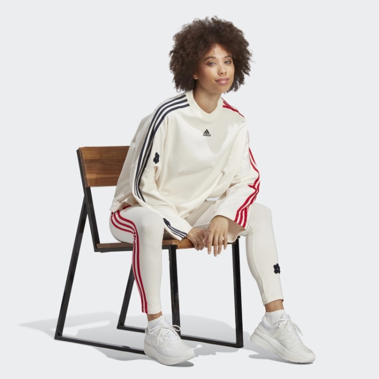 Moletom Branco Com As Três Listras Da Adidas E Apliques De Flores Em Chenille
