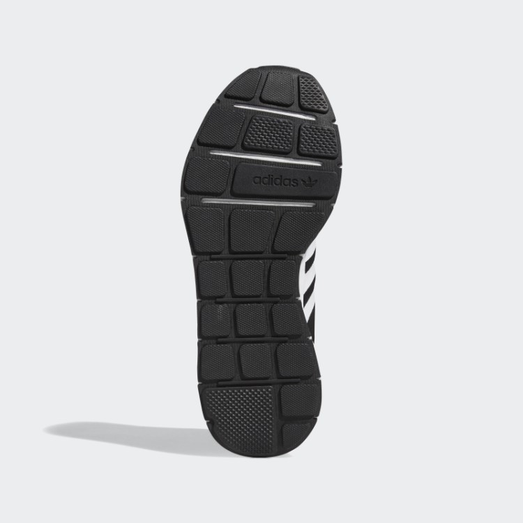 Tênis Preto Adidas Swift Run X Fashion