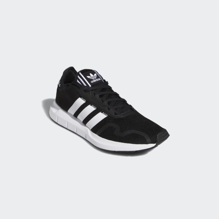 Tênis Preto Adidas Swift Run X Fashion