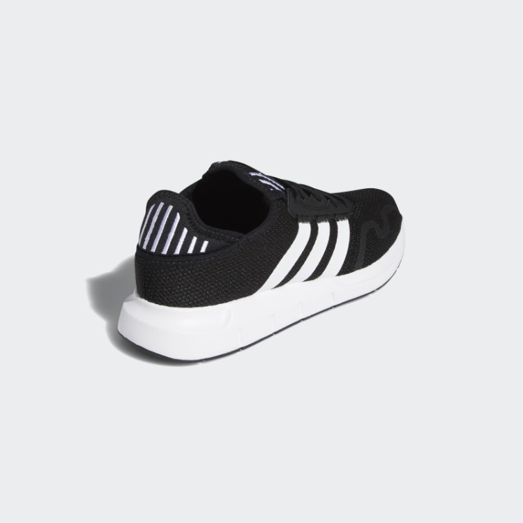 Tênis Preto Adidas Swift Run X Fashion