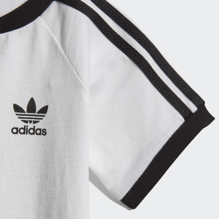 Camiseta Branca Com As 3 Listras Da Adidas