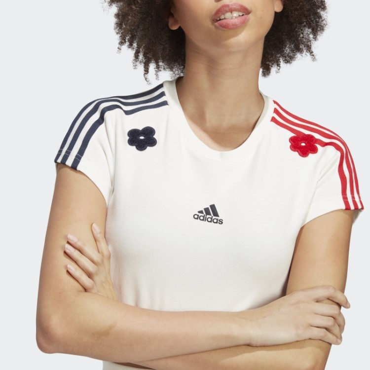 Camiseta Cropped Branca Com As Três Listras E Apliques De Flores Em Chenille Adidas