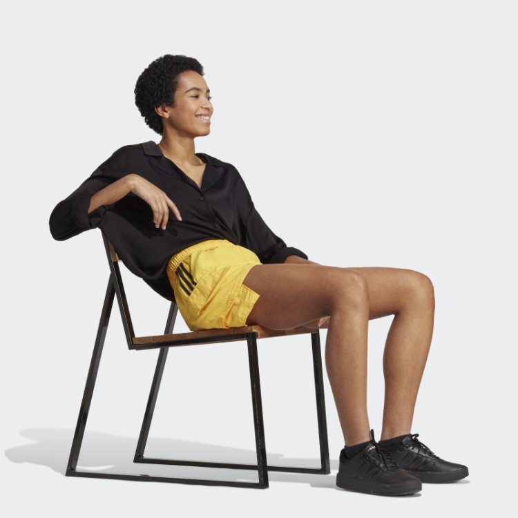 Bermuda Cargo Com Trama Dourada Adidas