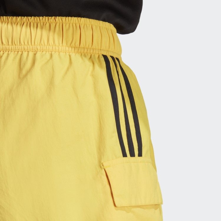 Bermuda Cargo Com Trama Dourada Adidas