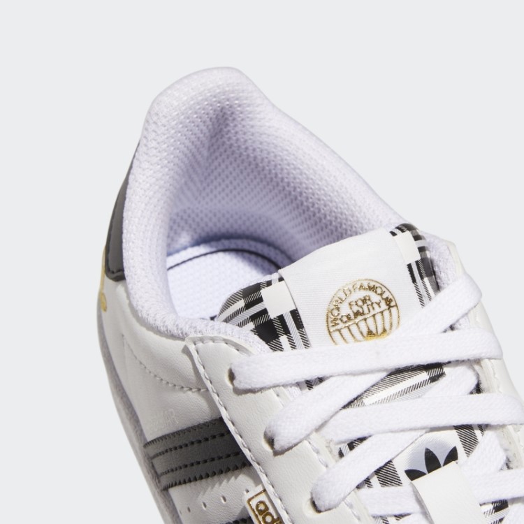 Sapatos Adidas Superstar Dourados Metálicos Elegantes