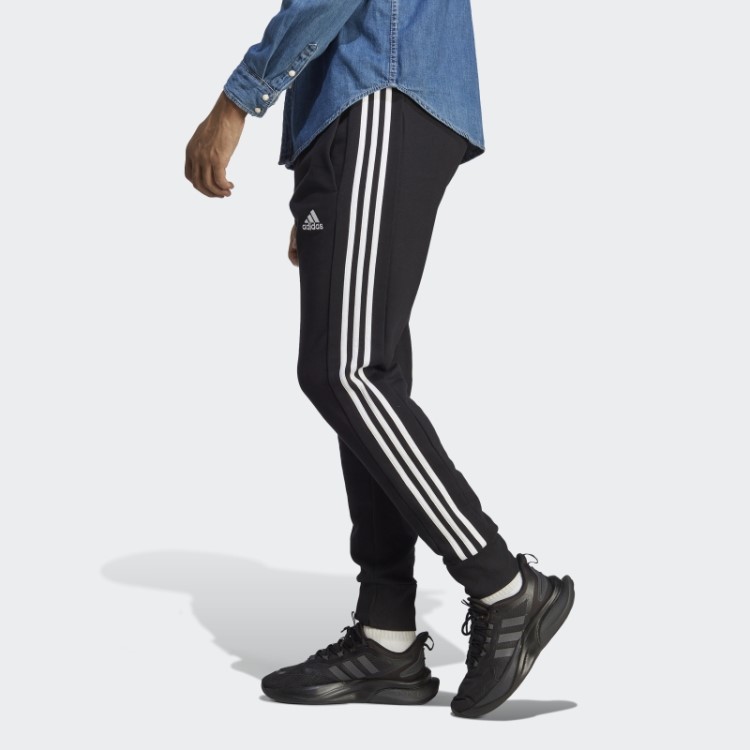 Calça Jogger Adidas Essentials French Terry Com Manguito Afunilado E As Três Listras