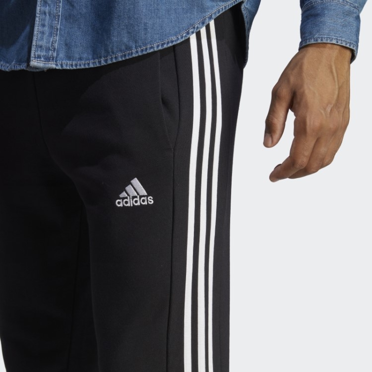 Calça Jogger Adidas Essentials French Terry Com Manguito Afunilado E As Três Listras