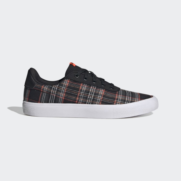 Sapato Preto Vulc Raid3r Estilo De Vida Skate Com As Três Listras Da Marca Adidas