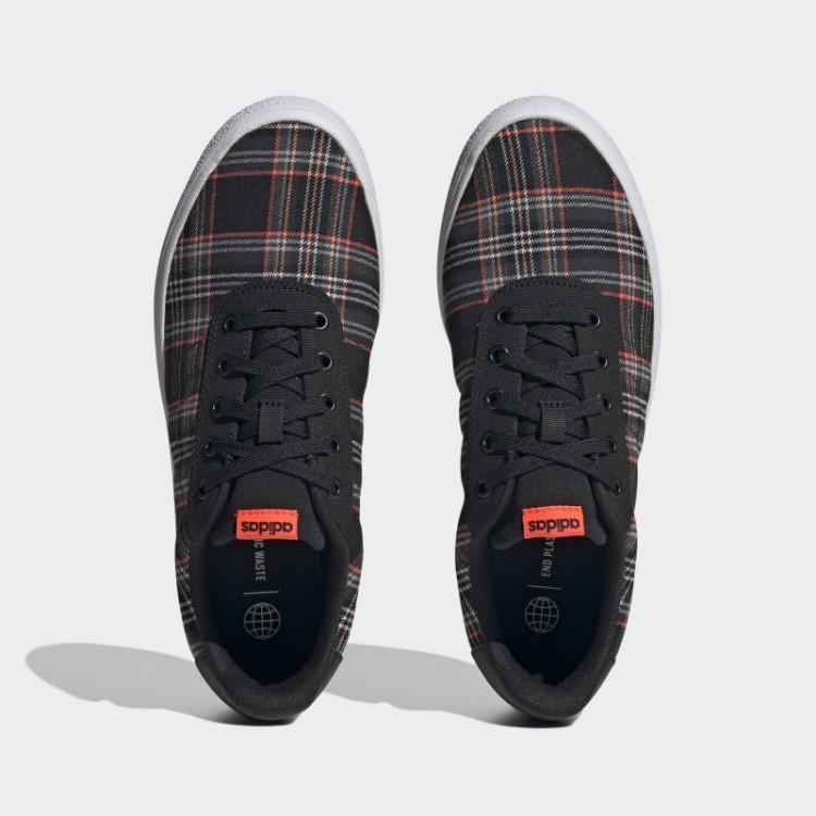 Sapato Preto Vulc Raid3r Estilo De Vida Skate Com As Três Listras Da Marca Adidas