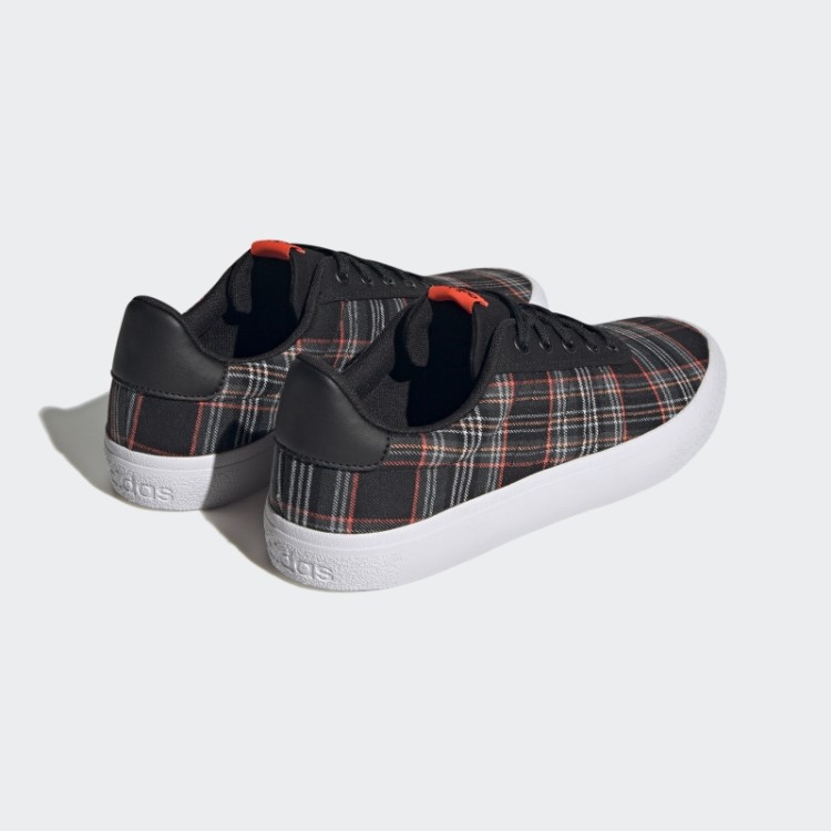 Sapato Preto Vulc Raid3r Estilo De Vida Skate Com As Três Listras Da Marca Adidas