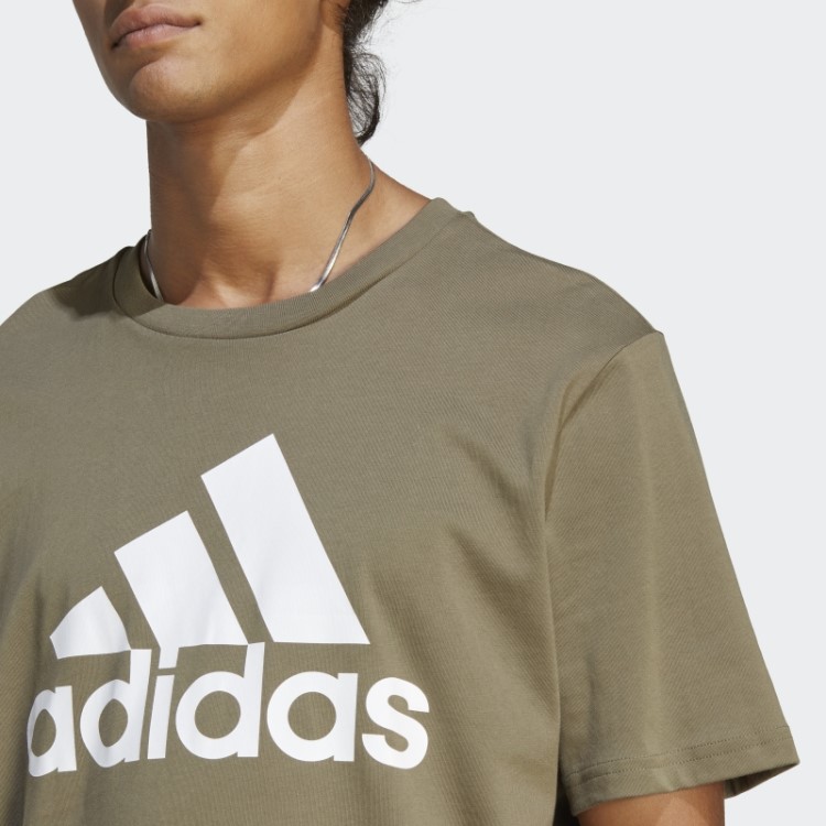 Camiseta Adidas Olive Essentials Single Jersey Com Logo Grande