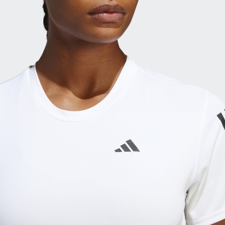 Adidas White Possui A Camiseta Run