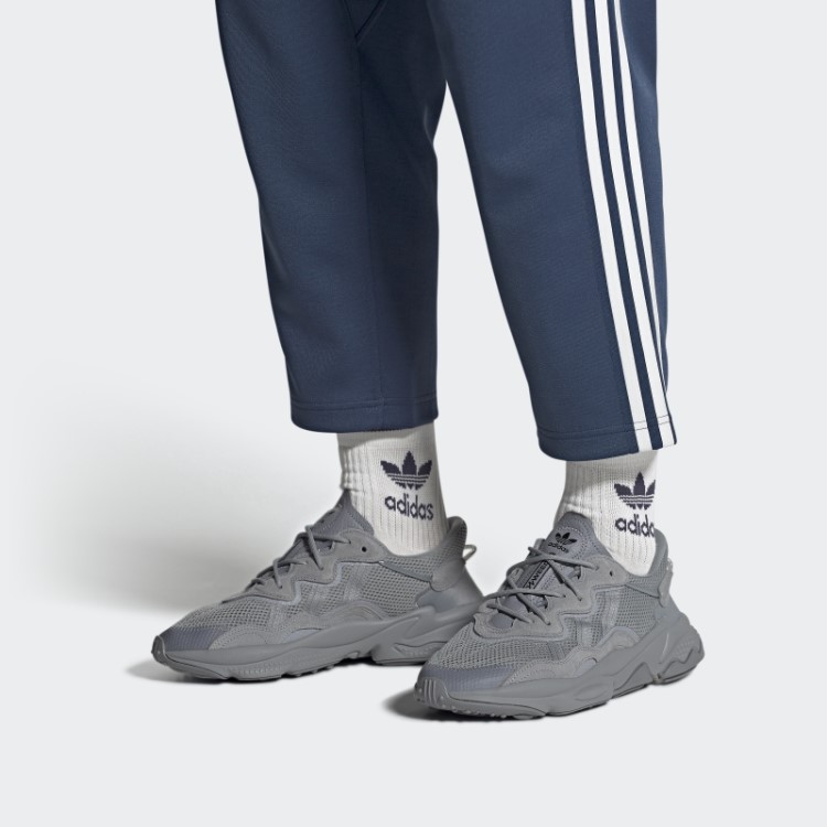 Tênis Adidas Ozweego Cinza