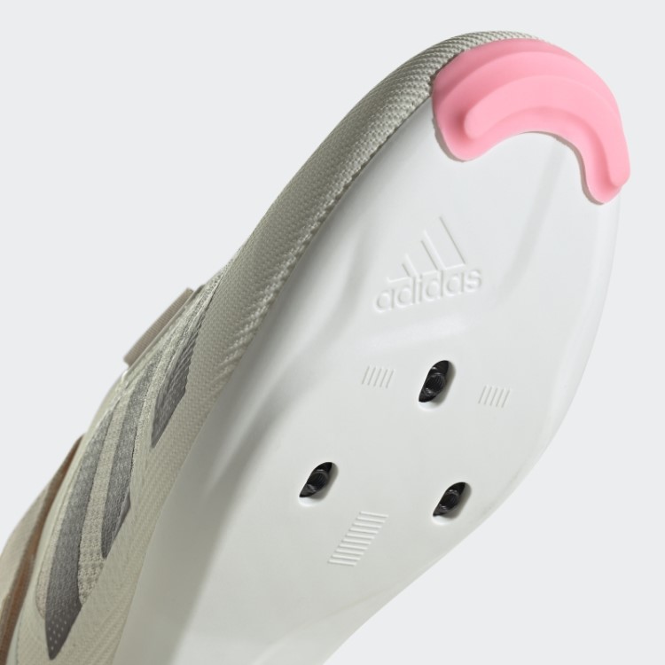 O Tênis De Ciclismo Indoor Adidas Branco