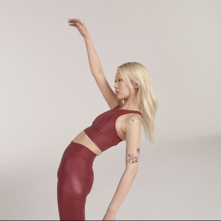 Top Cropped De Treino Brilhante Adidas By Stella Mccartney Cor De Vinho