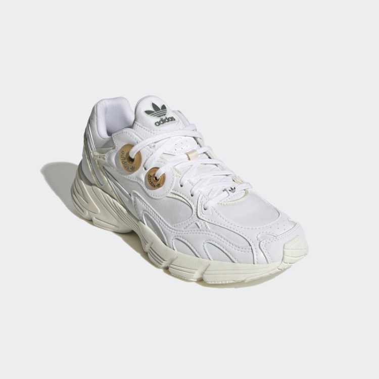 Sapatos Brancos Adidas Astir Quentes
