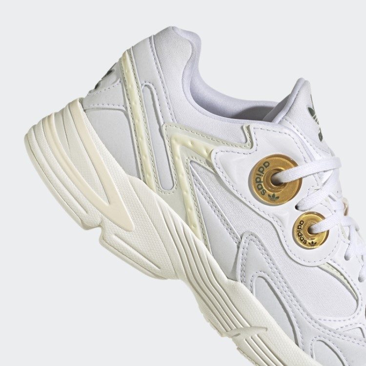 Sapatos Brancos Adidas Astir Quentes
