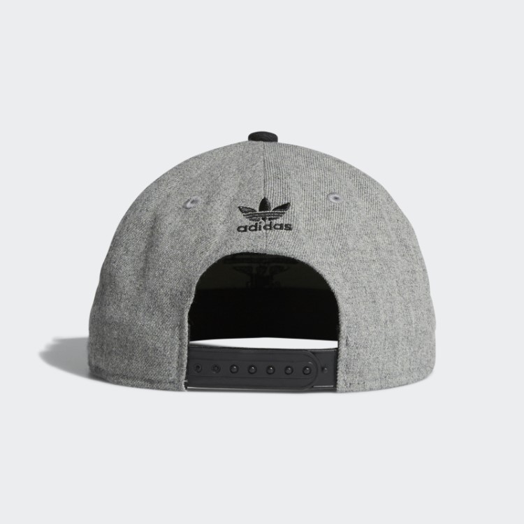 Boné Adidas Com Corrente Trefoil Cinza Médio