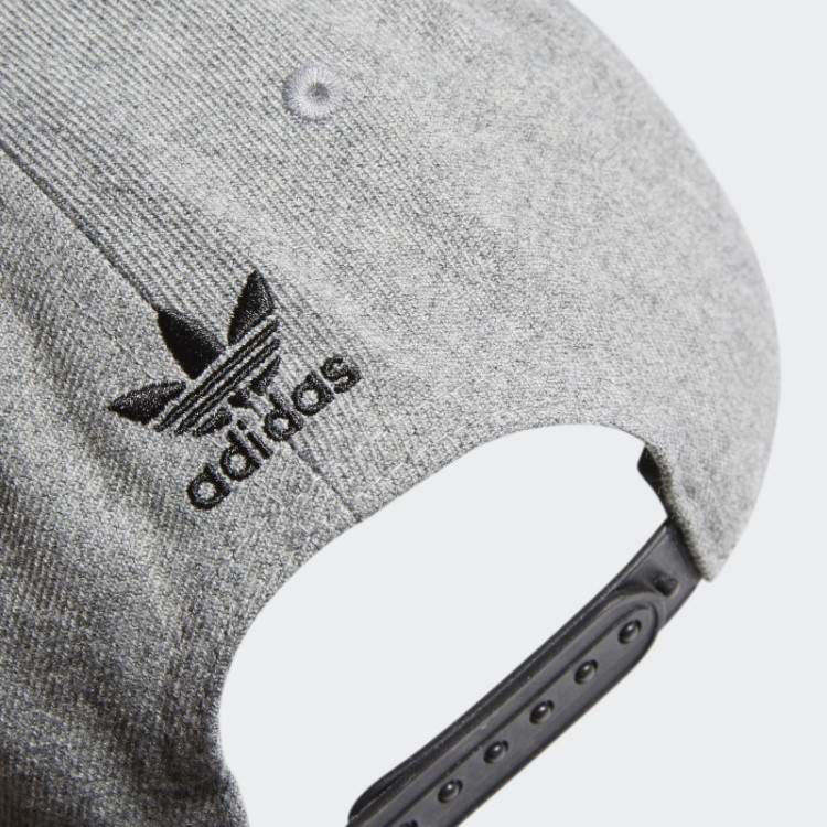 Boné Adidas Com Corrente Trefoil Cinza Médio