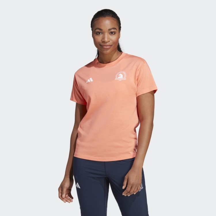 Camiseta Coral Adidas Boston Marathon 2023 Feita Com A Natureza