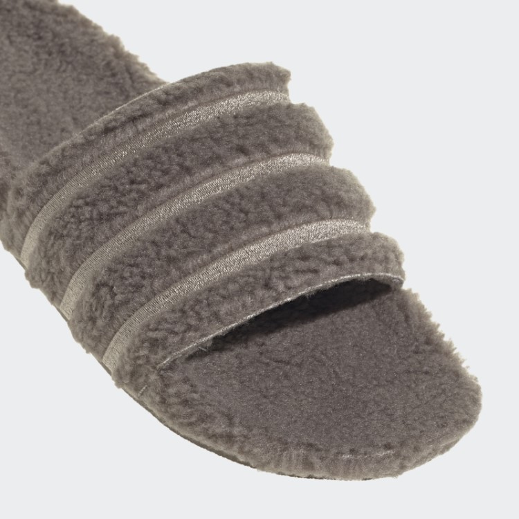 Slides Adilette Marrom Simples Da Adidas