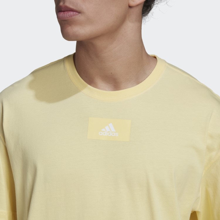 Camiseta Adidas Essentials Feelvivid Gola Ombro Amarela