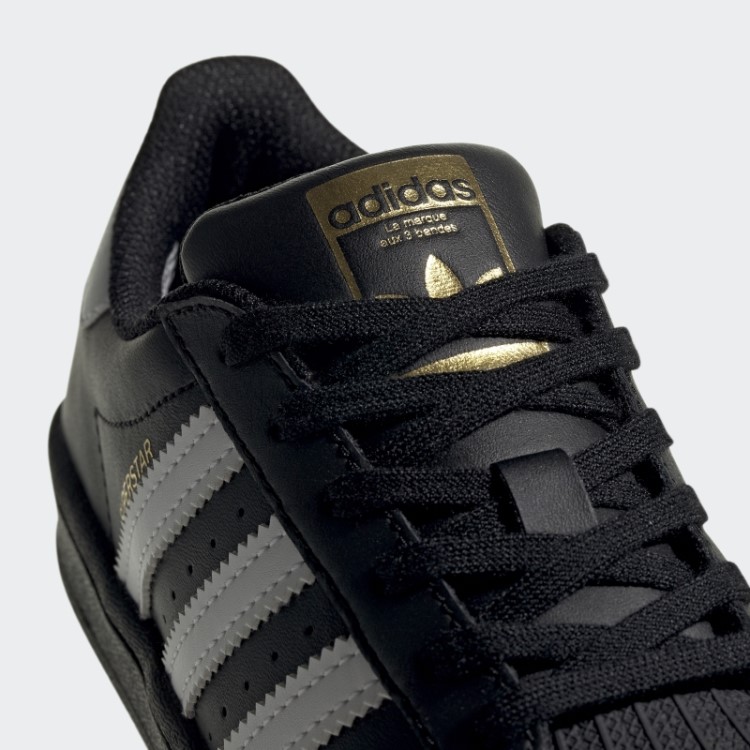 Tênis Adidas Superstar Branco Estiloso
