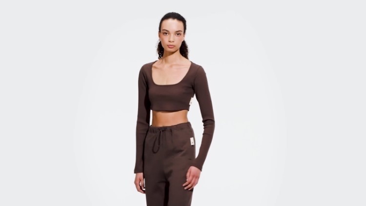 Adidas Studio Lounge Camiseta Cropped Canelada Manga Longa Marrom