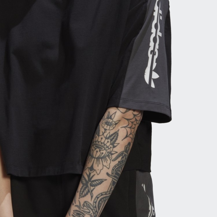 Camiseta Preta Adidas Com Recorte Gráfico Bloqueado