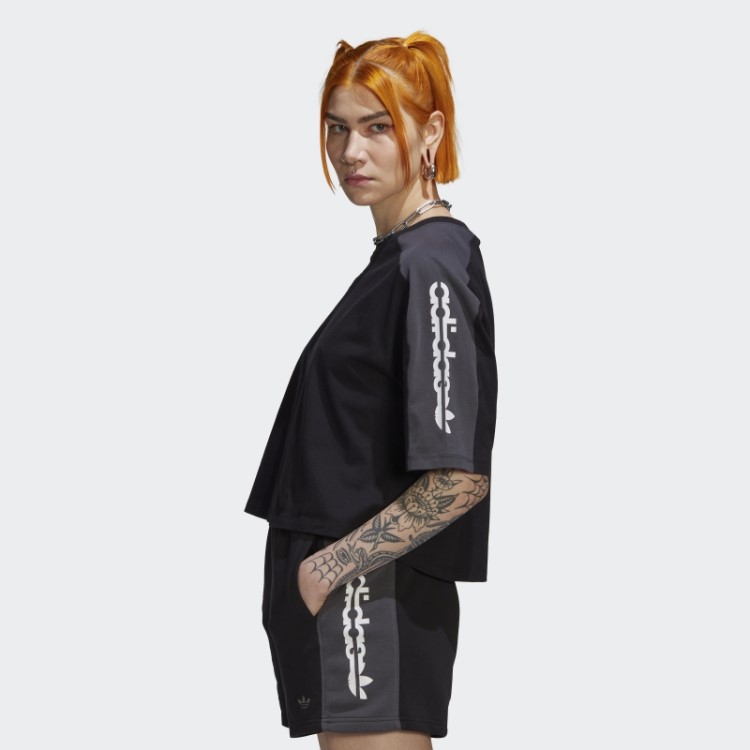 Camiseta Cropped Preta Estampada Adidas