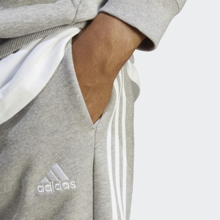 Calça Cinza Médio Essencial French Terry Com Manguito Afunilado E As Três Listras Adidas