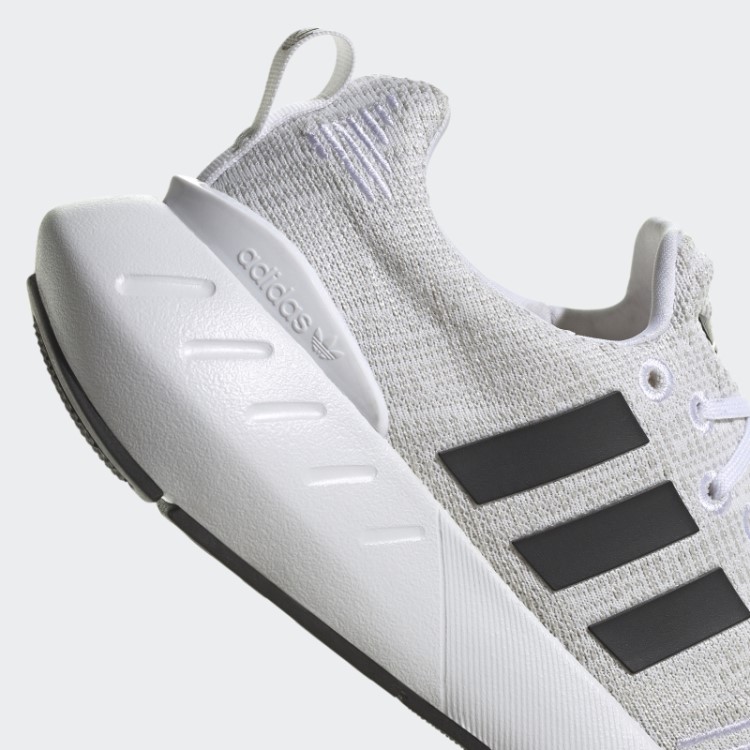 Tênis Adidas Swift Run 22 Cinza Choque