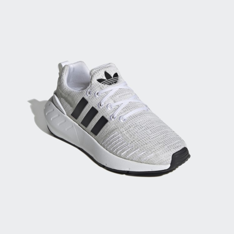 Tênis Adidas Swift Run 22 Cinza Estiloso