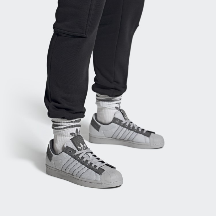 Tênis Cinza Adidas Superstar Parley