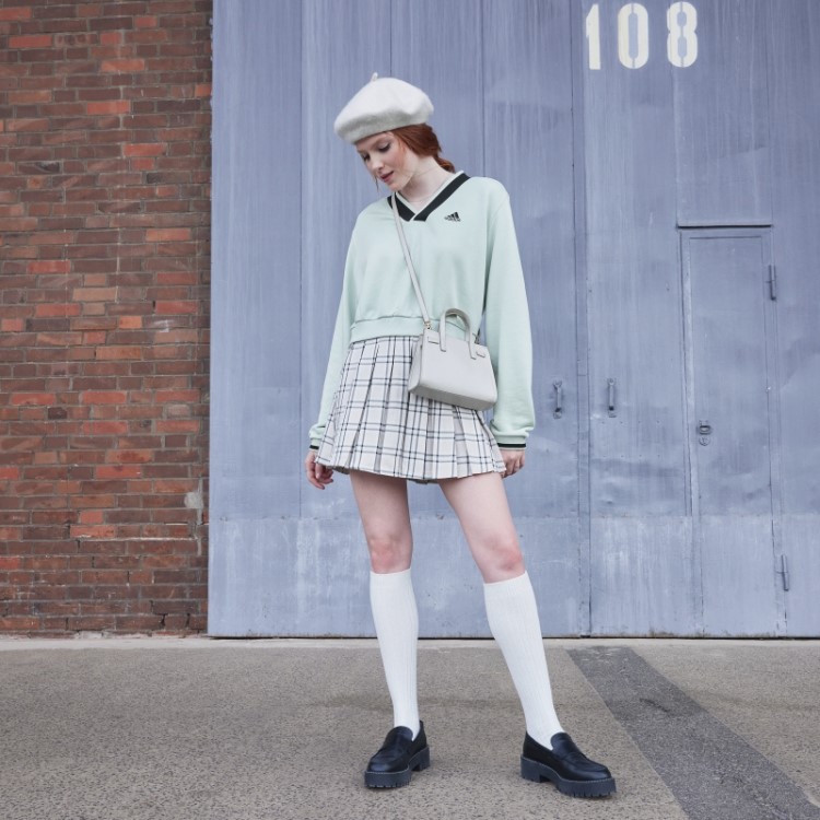 Moletom Cropped Verde Adidas Com Decote Em V