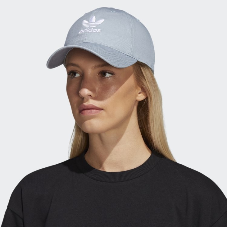 Boné Adidas Descontraído Com Alça Nas Costas Cinza Claro