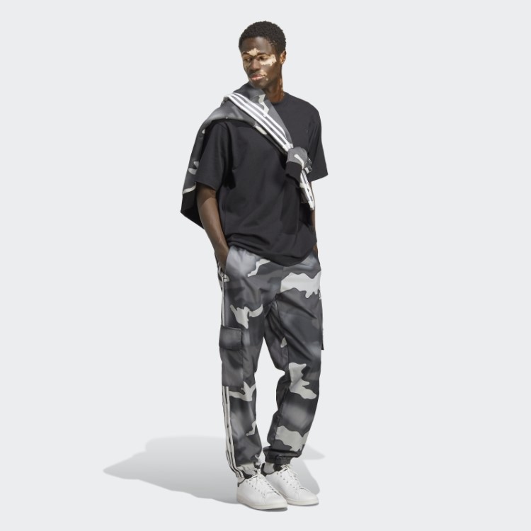 Calça Cargo Camuflada Com Estampa Preta Adidas
