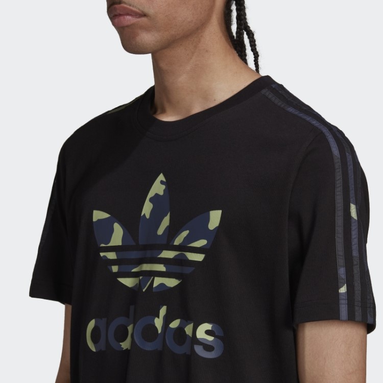 Camiseta Preta Adidas Com Estampa Camuflada