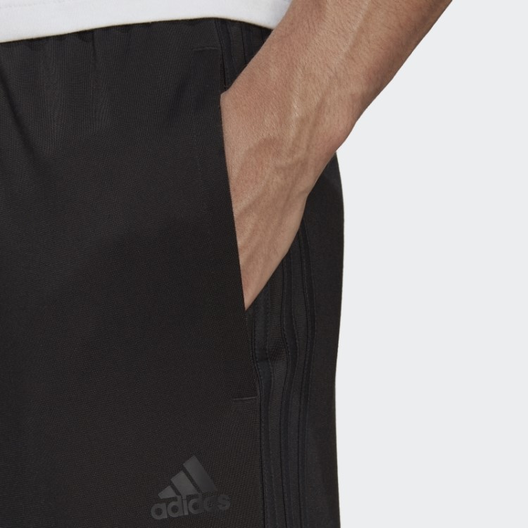 Calça Esportiva Preta Adidas Primegreen Essentials Com Bainha Aberta E As Três Listras