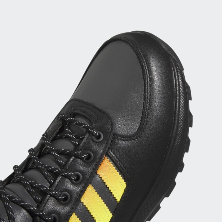 Bota Adidas Chasker Preta