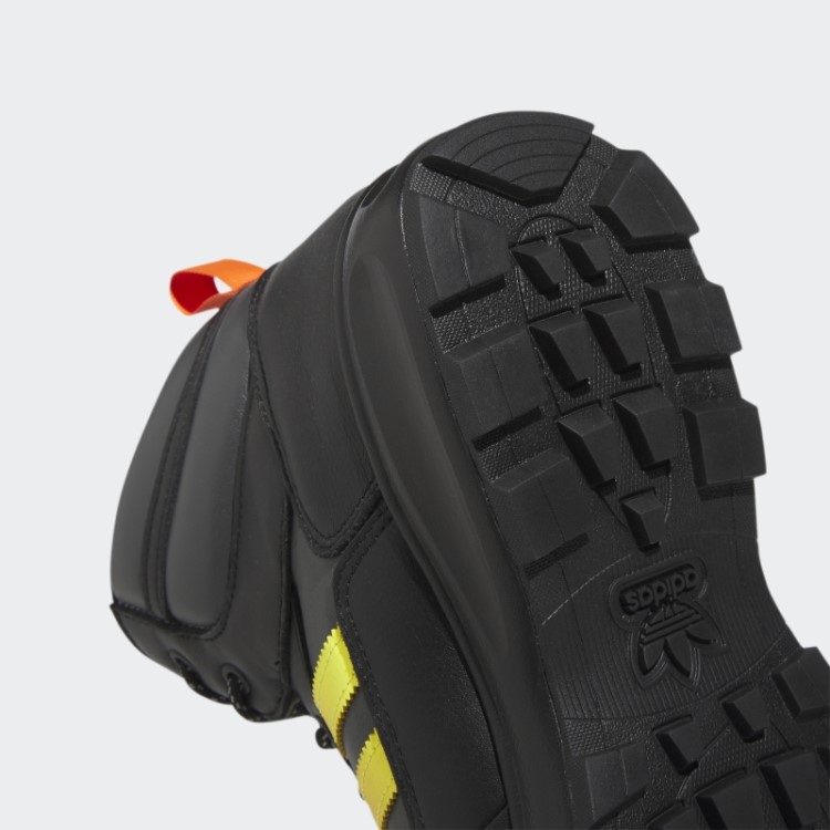 Bota Adidas Chasker Preta