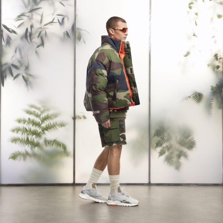 Jaqueta Puffer De Nylon Leve Com Estampa Camuflada (todos Os Gêneros)