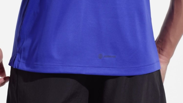 Camiseta Azul Adidas Train Icons Com As Três Listras